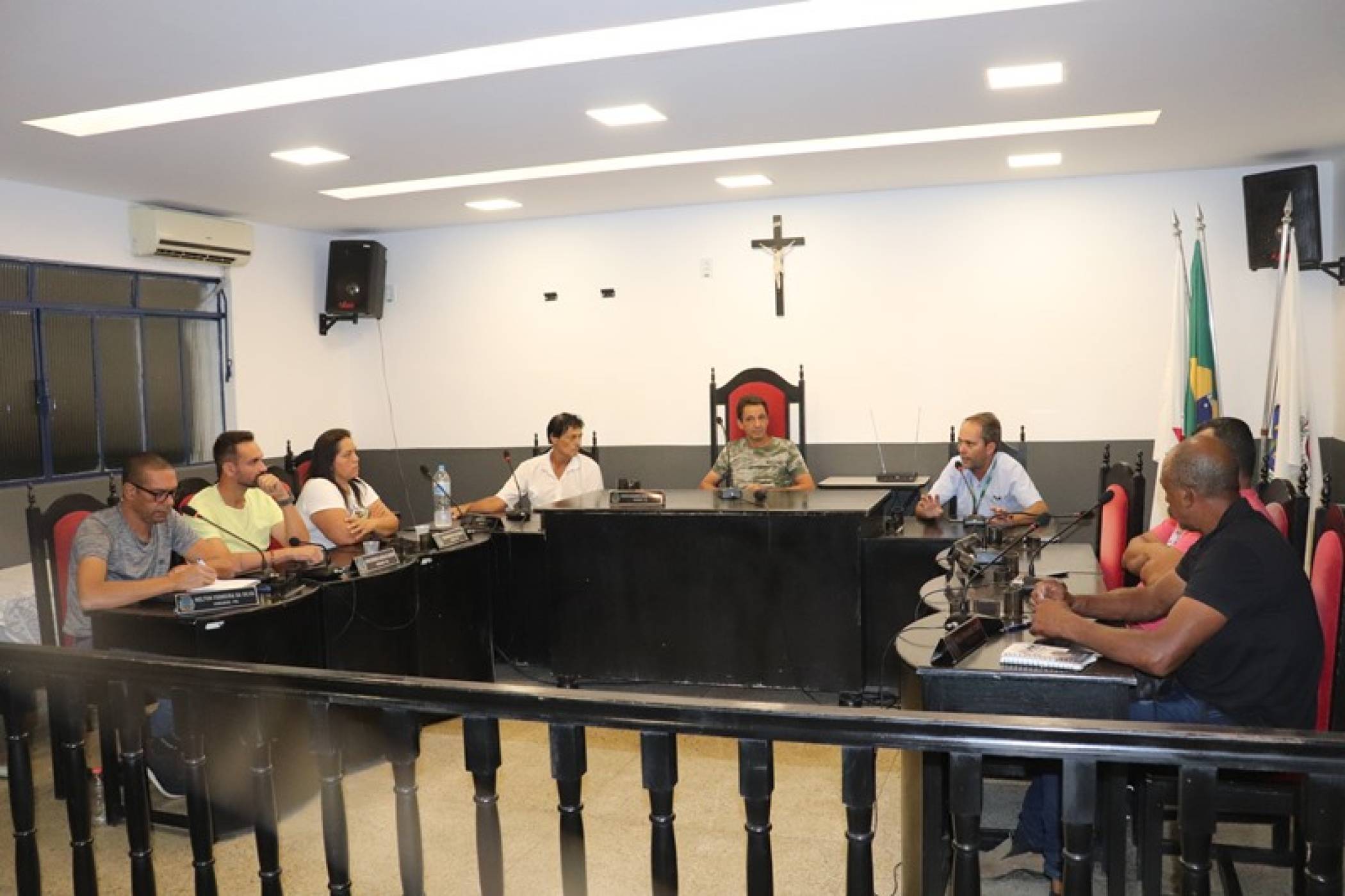 Vereadores de Simão Pereira recebem representante da Cemig para discussão do fornecimento de energia no município